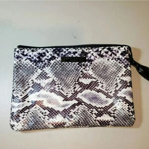 Isabella Scott NWOT vinyl snakeskin makeup bag‎